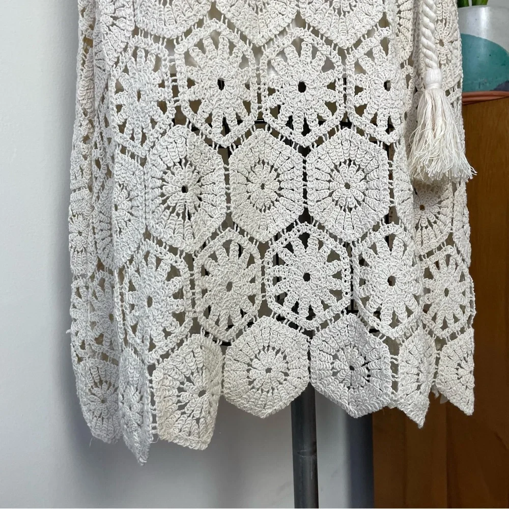 Q13/14 WE ARE KINDRED Luna Crochet Midi Dress - Picture 7 of 16